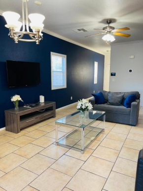 3BR King Suite/Near Strip/Wi-Fi